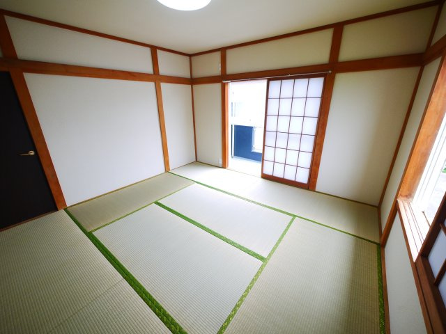 八街市文違　中古戸建の和室|内外装リフォーム済み令和8年5月 軽自動車は2台可能 スーパーイオン徒歩約12分　閑静な立地