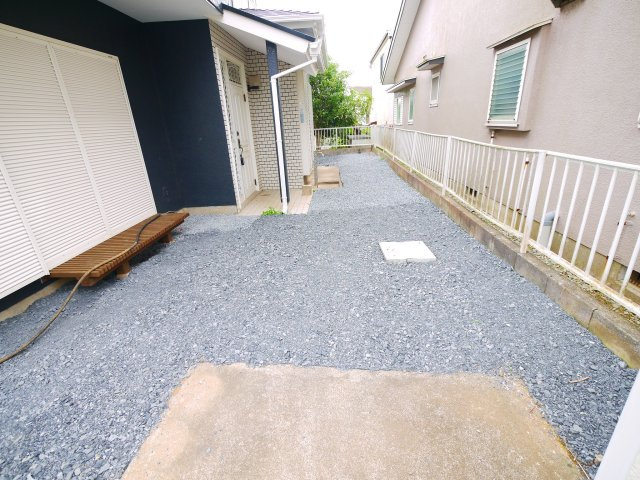 八街市文違　中古戸建の庭|内外装リフォーム済み令和8年5月 軽自動車は2台可能 スーパーイオン徒歩約12分　閑静な立地