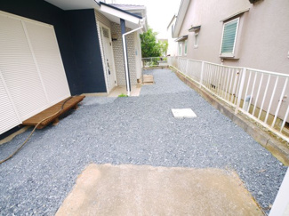 【庭】 | 八街市文違　中古戸建 | 内外装リフォーム済み令和8年5月 軽自動車は2台可能 スーパーイオン徒歩約12分　閑静な立地