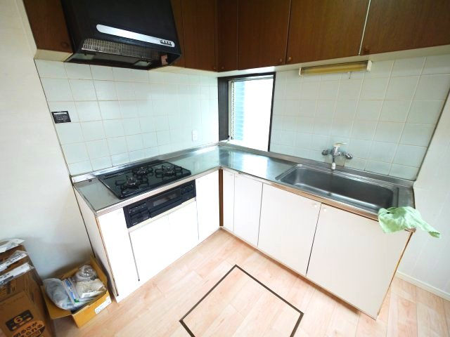 八街市文違　中古戸建のキッチン|内外装リフォーム済み令和8年5月 軽自動車は2台可能 スーパーイオン徒歩約12分　閑静な立地