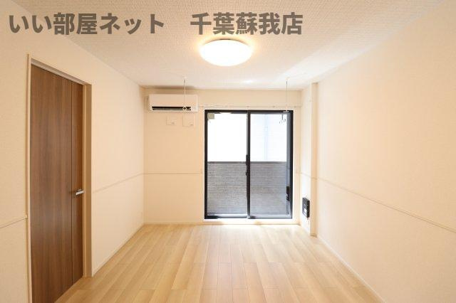 ドゥー・メゾン桜木の居間・リビング|こちらのリビングで趣味の時間をお楽しみください