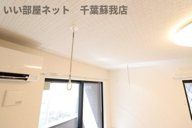 ドゥー・メゾン桜木の洋室|室内物干