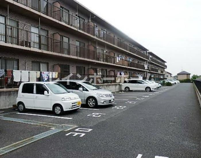 【仲介手数料：50％OFF】対象物件！の駐車場
