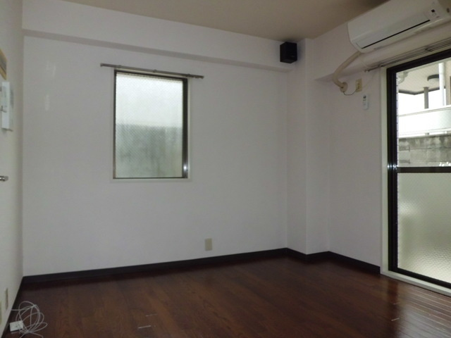 ジュネス本山の洋室