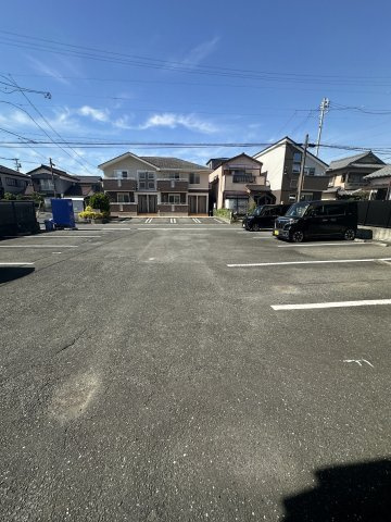 南の風ビルの駐車場