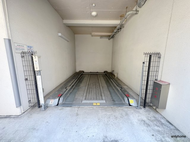 ルクレ西長堀　仲介手数料無料の駐車場