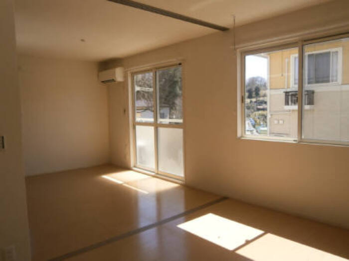フィオーレ Ⅱの居間・リビング|フィオーレ Ⅱ101 LDK 洋室