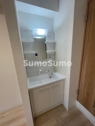 ルストーレ西宮北口1号棟　1号棟の洗面所|忙しい朝には欠かせない洗面所です