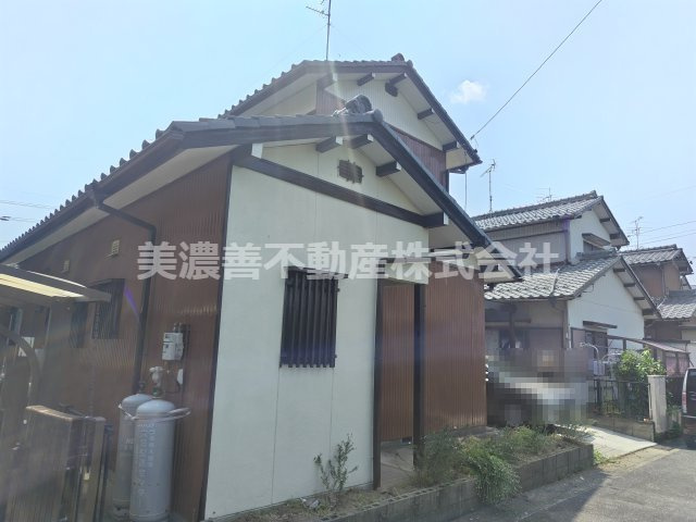 ６７０４５　羽島市竹鼻町狐穴中古戸建て