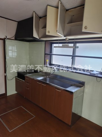 ６７０４５　羽島市竹鼻町狐穴中古戸建てのキッチン