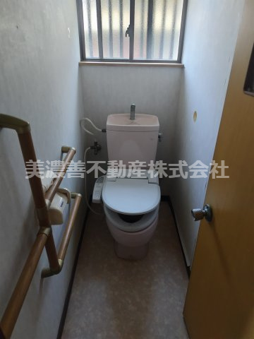 ６７０４５　羽島市竹鼻町狐穴中古戸建てのトイレ