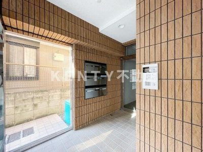 【エントランス】 | クレセント | 落ち着いたエントランスです