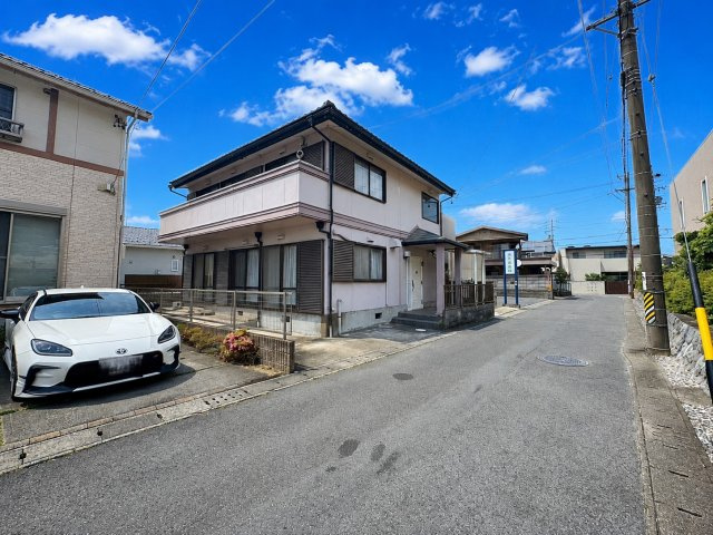 中古戸建　大垣市中川町4丁目　昭和63年築の前面道路含む現地写真