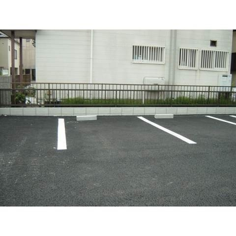 メゾネット上原の駐車場