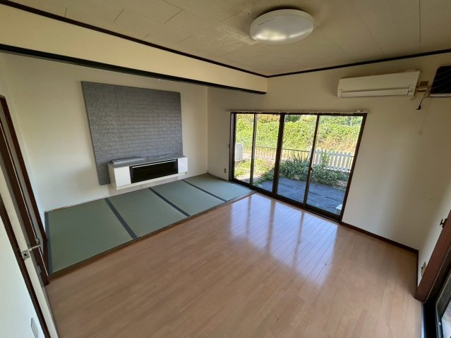 邑楽町秋妻賃貸住宅の居間・リビング
