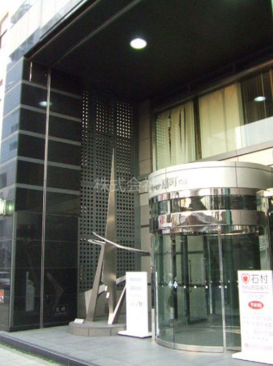 イトーピア扇町ビルのエントランス