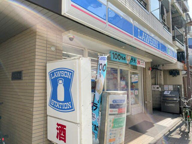 ローソン幡ヶ谷二丁目店まで298m
