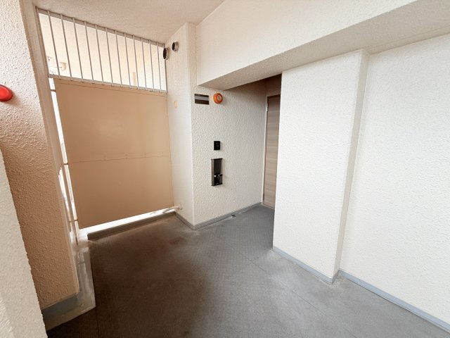 日商岩井リバーサイドマンションB棟の玄関