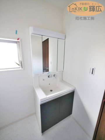 姫路市西庄3期（全3棟）3号棟の洗面所|同社施工例です。
