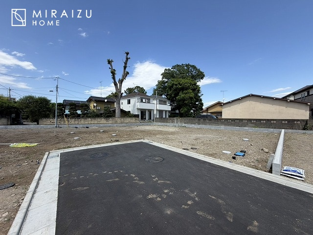 【外観】 | 運転が不安な方も安心な前面道路、きちんと幅員のある道路は女性にも安心です。整備されている道路は気持ちも良いですね♪