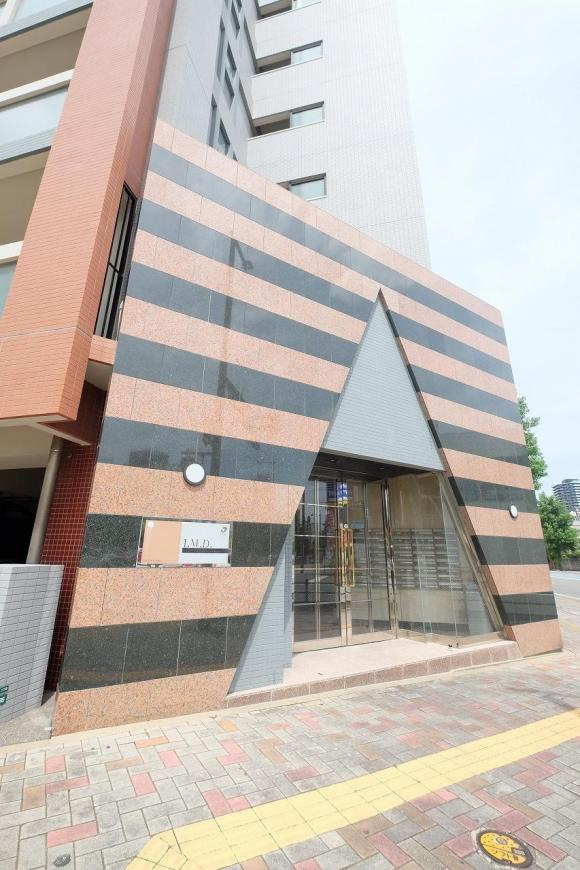 福岡市中央区地行２丁目の賃貸マンションのエントランス