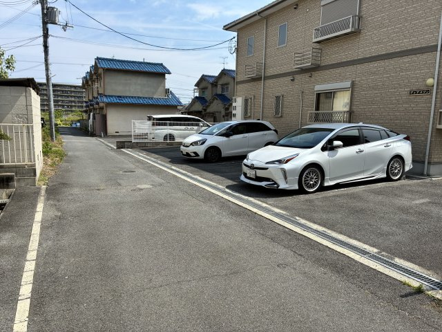 ディアメゾンの駐車場|駐車場５台あります。（各戸に１台駐車場あり。）