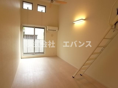 【居間・リビング】 | アール・ヴェール | こちらのリビングで趣味の時間をお楽しみください