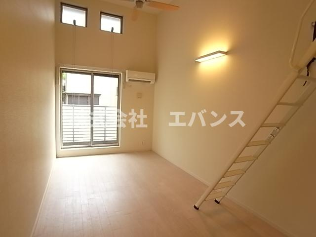 【居間・リビング】 | アール・ヴェール | こちらのリビングで趣味の時間をお楽しみください