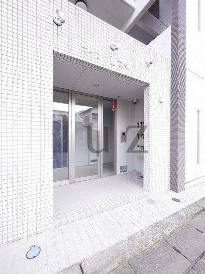 横浜市旭区二俣川２丁目の賃貸マンションのエントランス