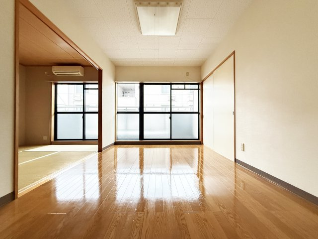 ルミエール高そねの洋室