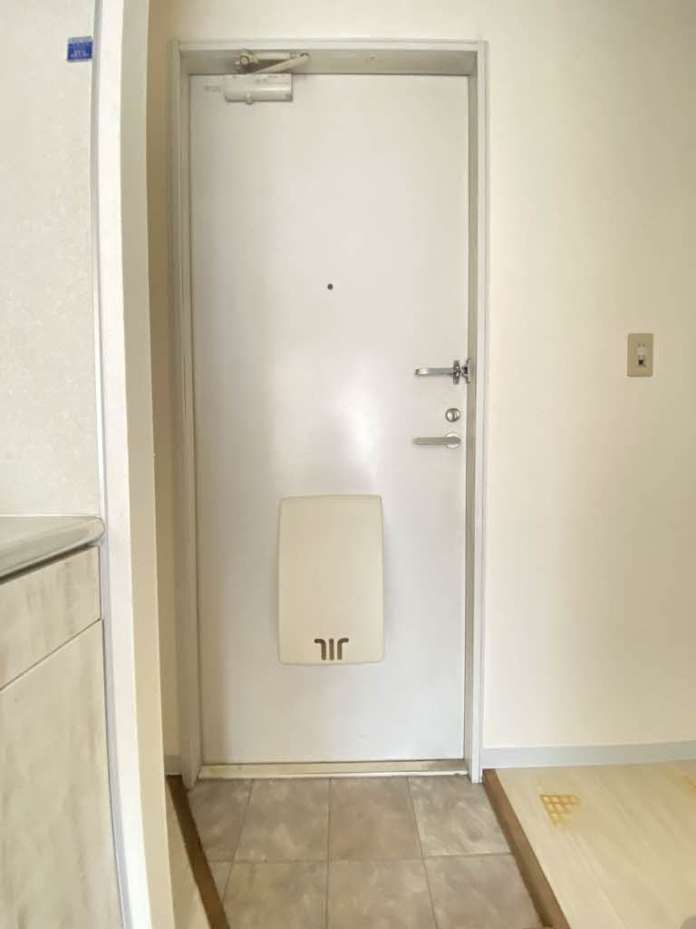 クレセント串山の玄関