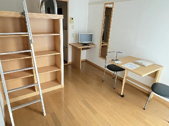レオパレスリブェールの寝室|2階以上は絨毯仕様です。