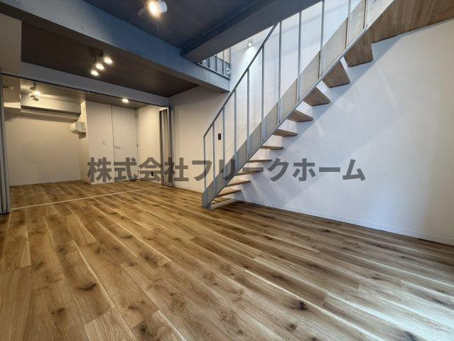 武蔵野市吉祥寺本町３丁目の賃貸マンションの居間・リビング