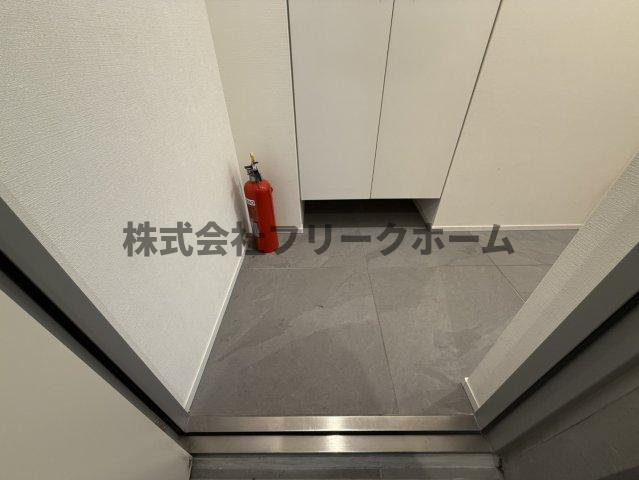武蔵野市吉祥寺本町３丁目の賃貸マンションの玄関
