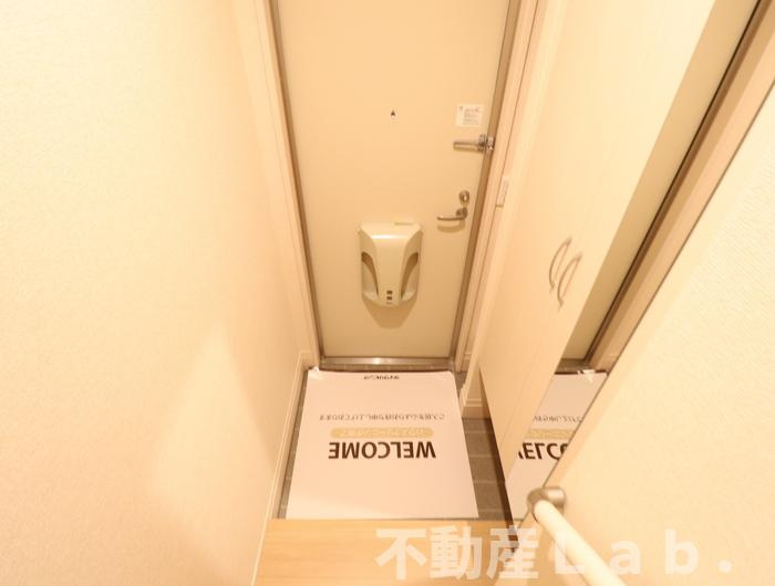 クレスト新地の玄関
