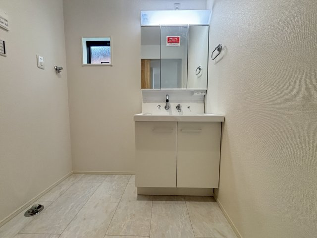 MIRASUMO名東区猪子石12104②｜名古屋市の戸建ならホームアップの独立洗面台|就寝前や朝の身支度の際など、快適にお使いいただける洗面台