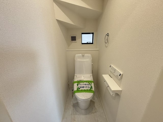 MIRASUMO名東区猪子石12104②｜名古屋市の戸建ならホームアップのトイレ|2か所にトイレを完備。混み合う朝や来客時も安心の設計！