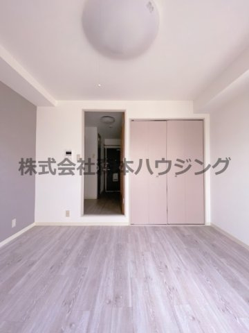 【洋室】 | 　ウェルネス三界 | 広々とした洋室です