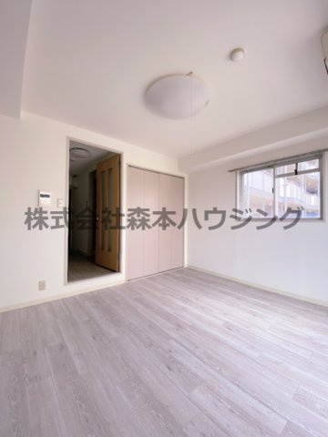 【居間・リビング】 | 　ウェルネス三界 | 使い勝手のいい洋室です