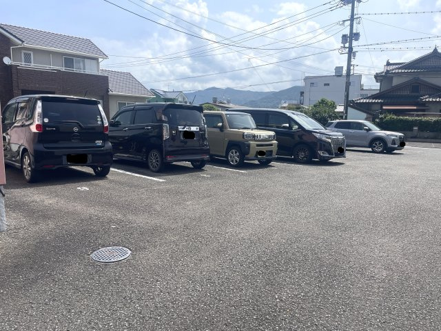 プレミールの駐車場