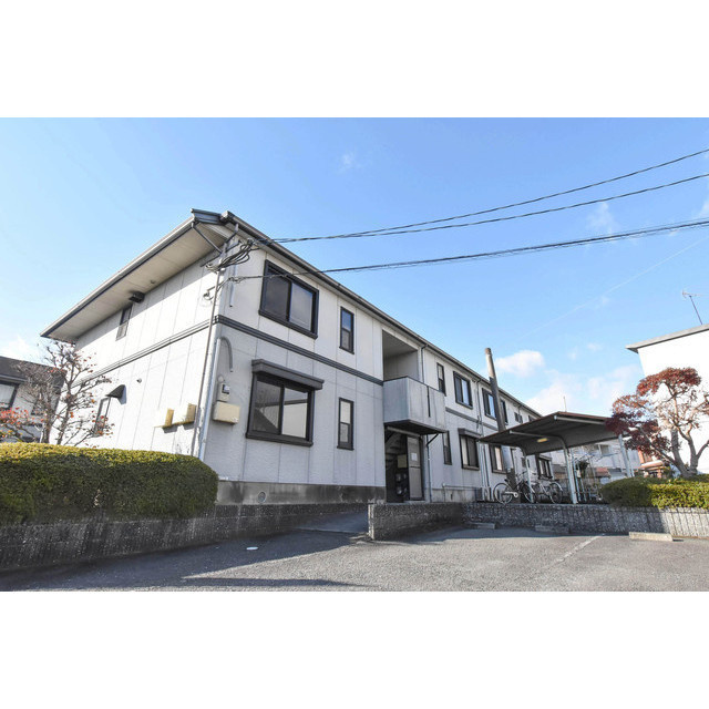 メゾンクレール西町【キャッシュバック対象物件】のエントランス|こちらの居間で趣味の時間をお楽しみください