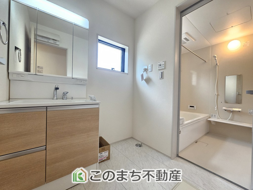 LiveleGarden.S下野市上大領の洗面所|シャンプードレッサーで朝の身支度♪伸びるホースでお掃除も簡単清潔です！