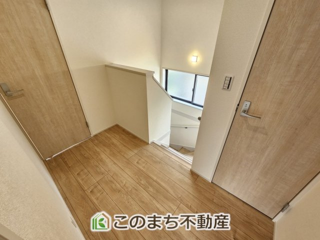 LiveleGarden.S下野市上大領の内装|手すり付きで小さなお子様にも安心の階段スペースです☆