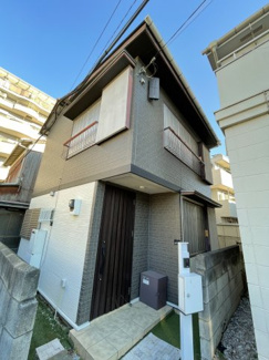 【外観】 | 北見方2丁目戸建 | 玄関前の宅配ボックスは撤去予定