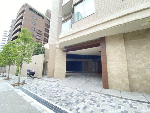 グランドメゾン上町台レジデンスタワーの駐車場