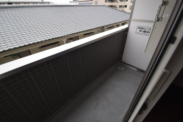 リビングＮＫ原木中山のバルコニー|暖かな日差しのふりそそぐバルコニー
