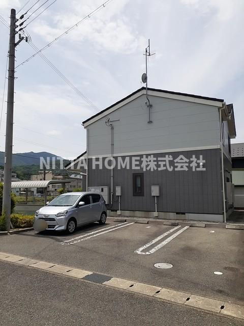 ホワイト　ピジョンの駐車場|敷地内に駐車場も完備★