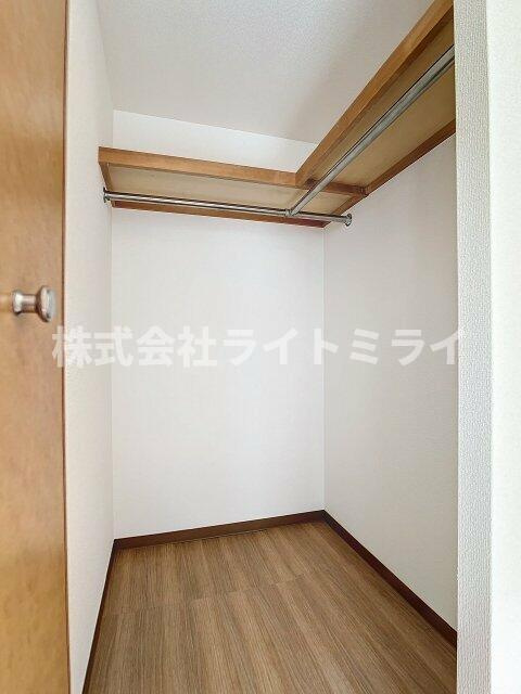 ルート四谷三丁目の収納|ウォークインクローゼット 