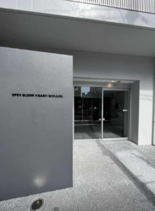 オープンブルーム東新宿のエントランス|オープンブルーム東新宿