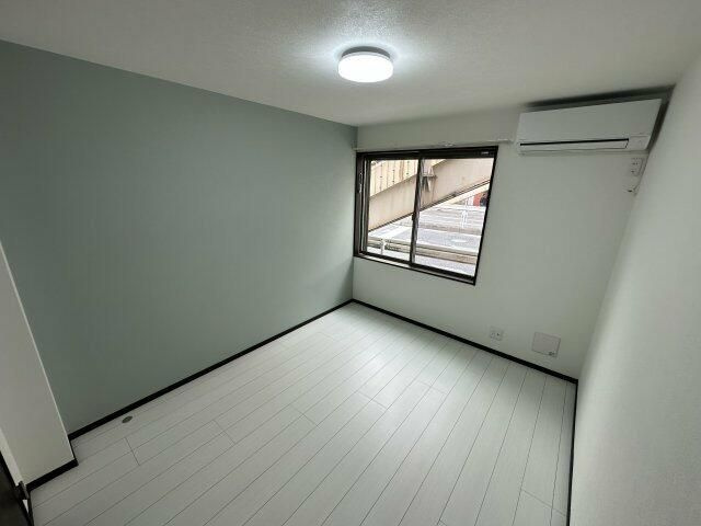 横須賀市追浜本町１丁目のアパートの居間・リビング